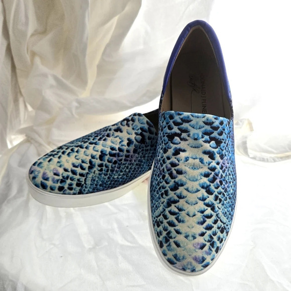 Donald J Pliner Neakers EUC - Picture 1 of 13